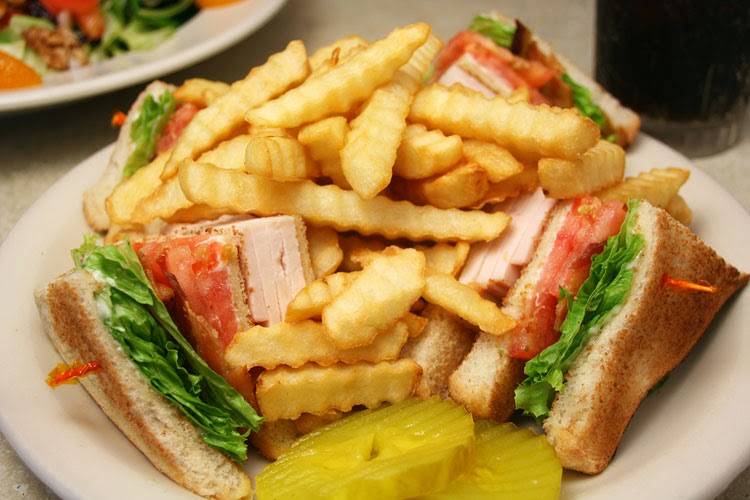 Christophers Restaurant | meal takeaway | 580 Main St, Reading, MA 01867, USA | 7819443663 OR +1 781-944-3663