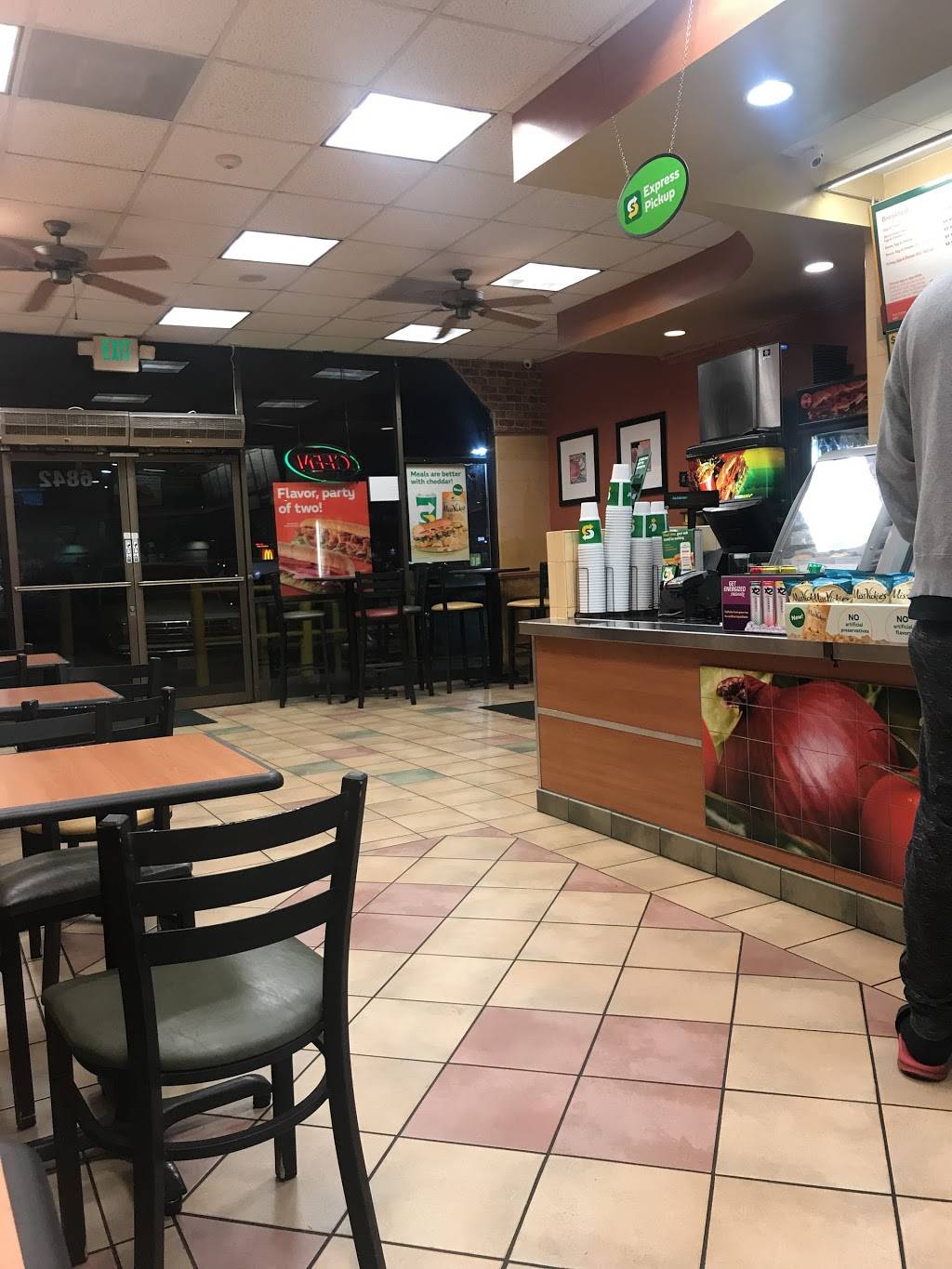 Subway Restaurants | restaurant | 6842 De Soto Ave, Canoga Park, CA 91303, USA | 8188546040 OR +1 818-854-6040