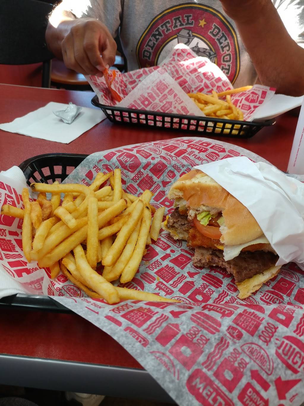 Jack in the Box | restaurant | 4151 W Bell Rd, Phoenix, AZ 85053, USA | 6028435716 OR +1 602-843-5716