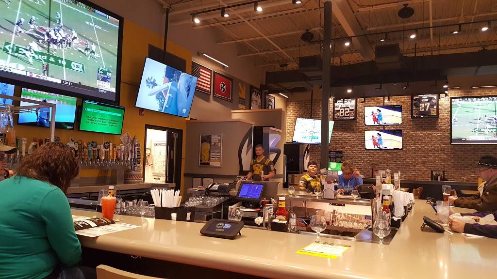 Buffalo Wild Wings | meal takeaway | 1705 N Jackson St, Tullahoma, TN 37388, USA | 9313932709 OR +1 931-393-2709