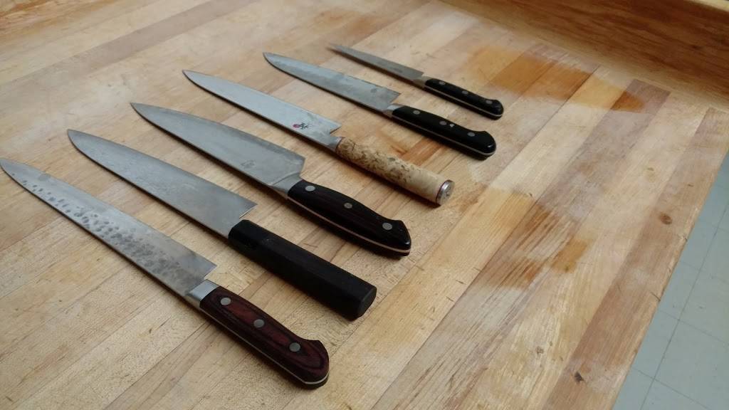 Vespas Pizza Pasta & Deli | restaurant | 99 Pearl St, Essex Junction, VT 05452, USA | 8028786060 OR +1 802-878-6060