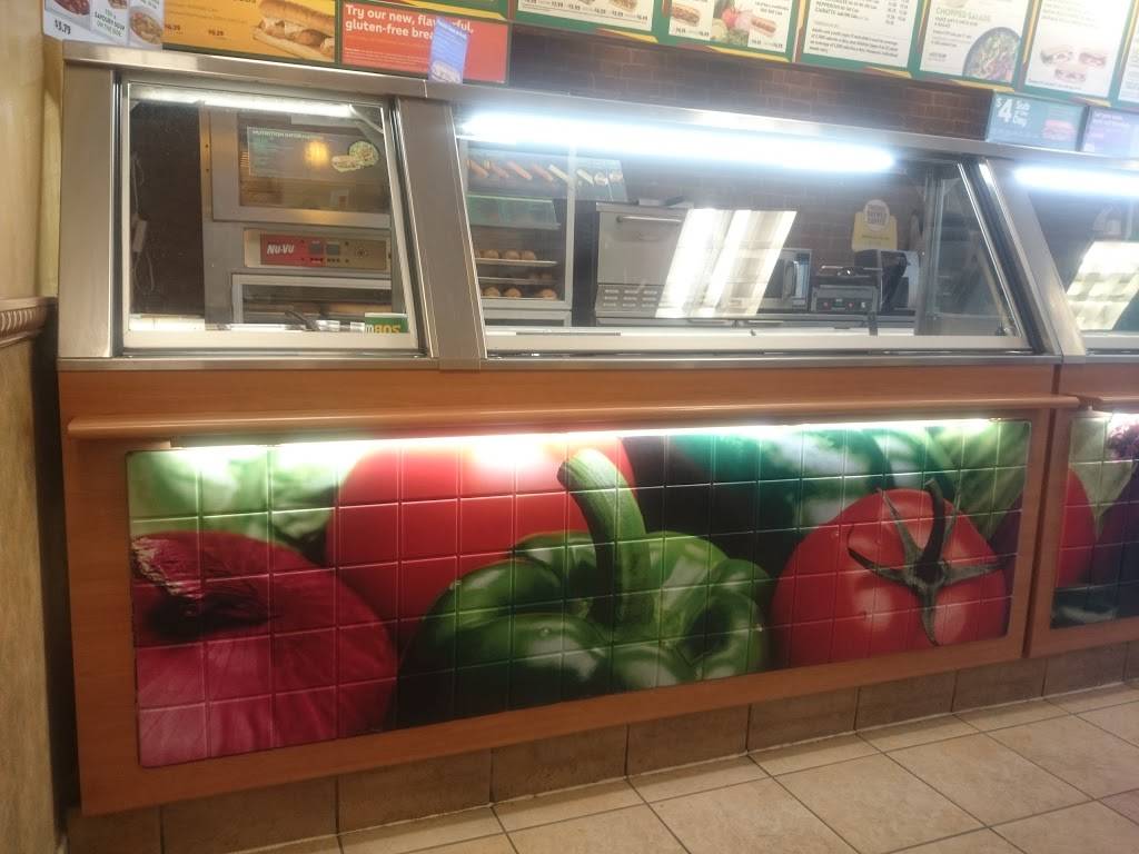 Subway | restaurant | 125 The Queensway Unit D1, Etobicoke, ON M8Y 1H6, Canada | 4162596886 OR +1 416-259-6886