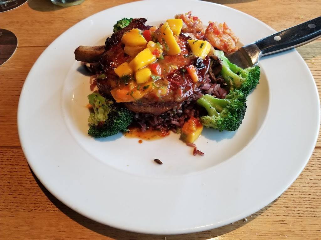 Canyon Creek Chophouse | restaurant | 2429 Fairview St, Burlington, ON L7R 2E3, Canada | 9053333339 OR +1 905-333-3339