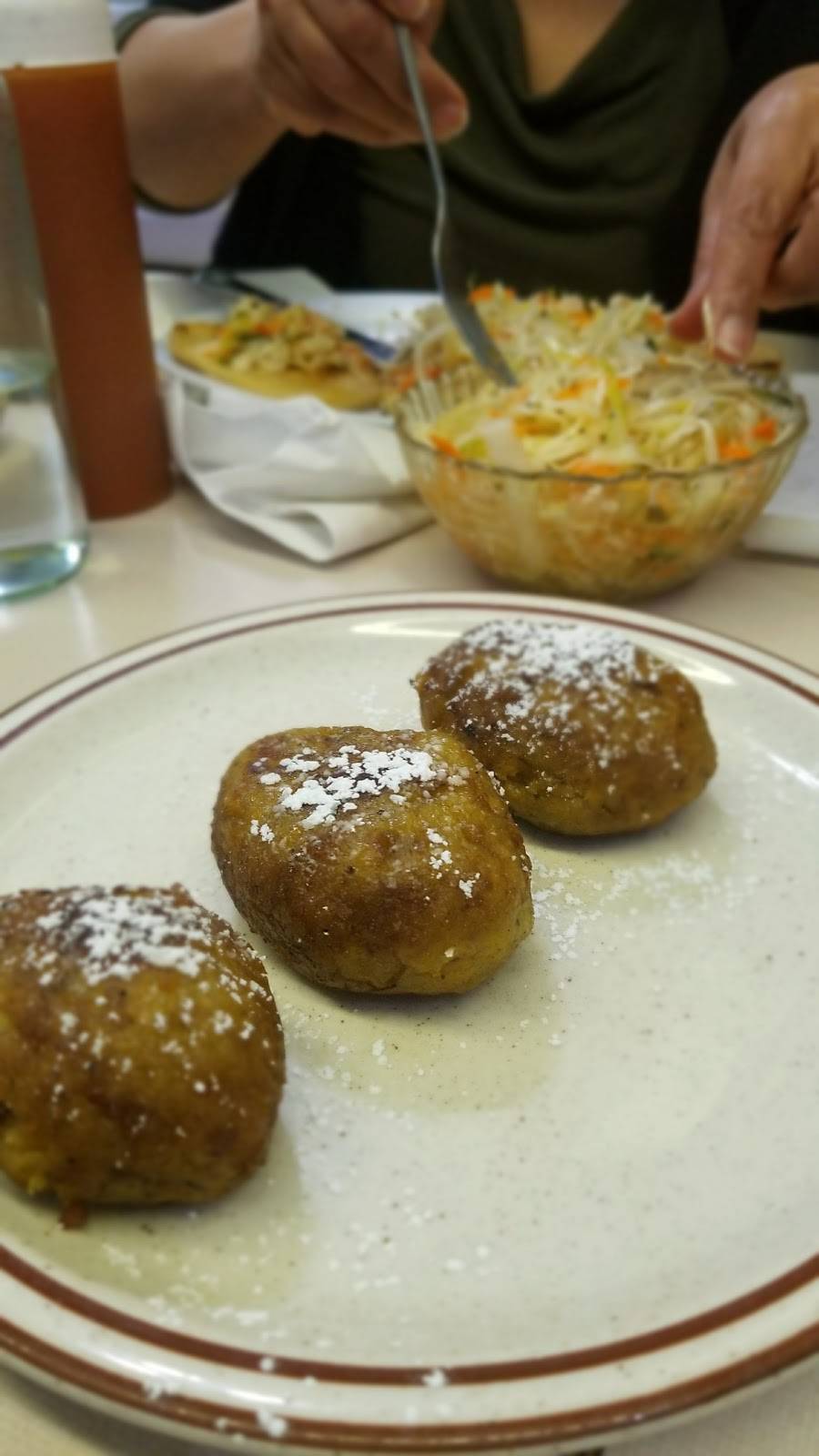 Pupuseria & Restaurant "El Cuscatleco" | restaurant | 3125 W Lawrence Ave, Chicago, IL 60625, USA | 7735390977 OR +1 773-539-0977