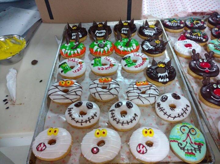 Yum Yum Donuts | cafe | 700 Vine St, Los Angeles, CA 90038, USA | 3234676773 OR +1 323-467-6773