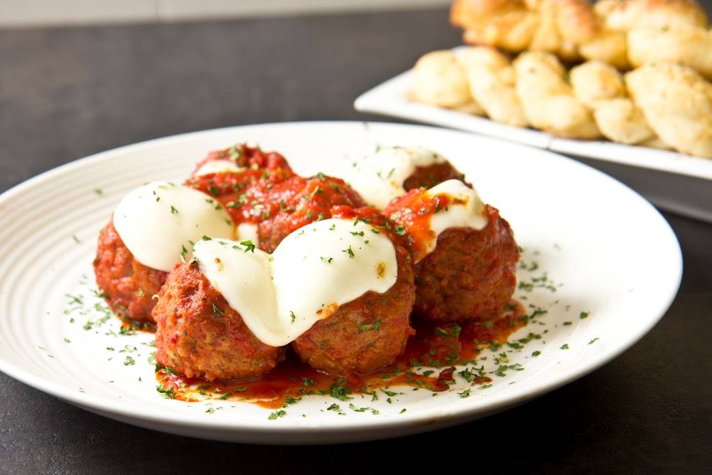 Upper Crust Pizza & Chicken | meal delivery | 15320 Detroit Ave, Lakewood, OH 44107, USA | 2162268888 OR +1 216-226-8888