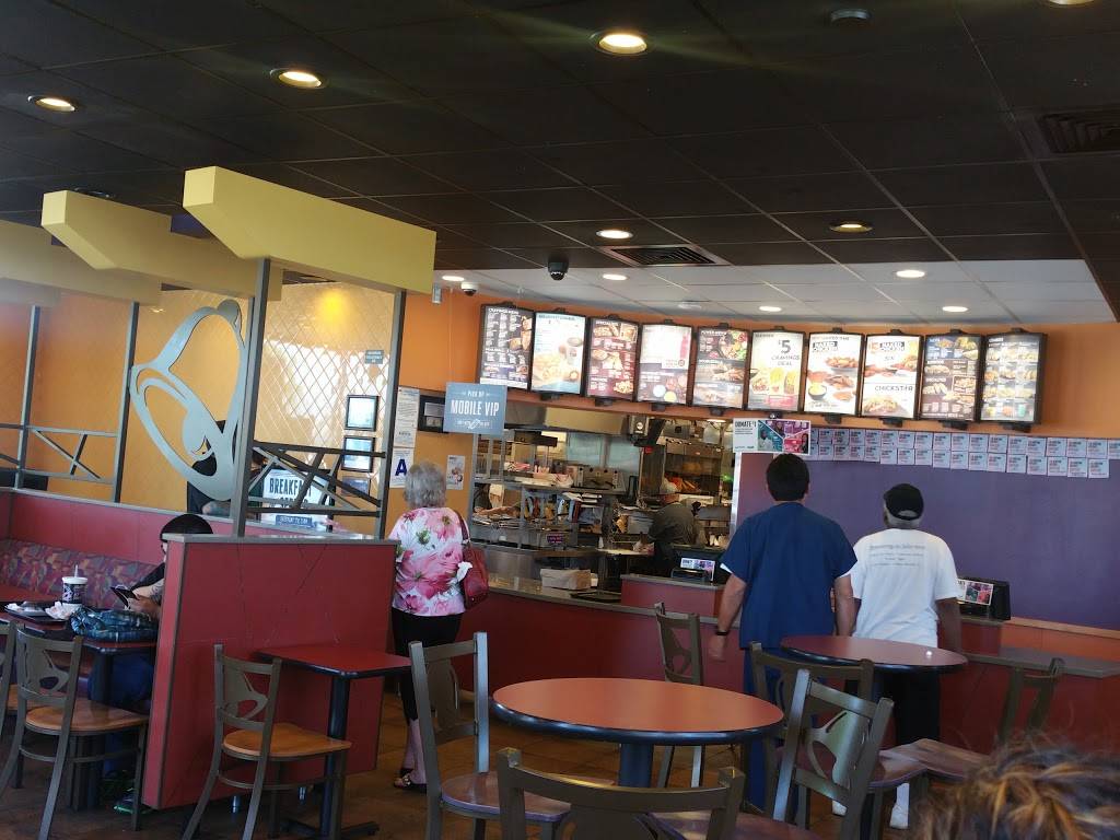 Taco Bell | meal takeaway | 22585 Alessandro Blvd, Moreno Valley, CA 92553, USA | 9514131050 OR +1 951-413-1050