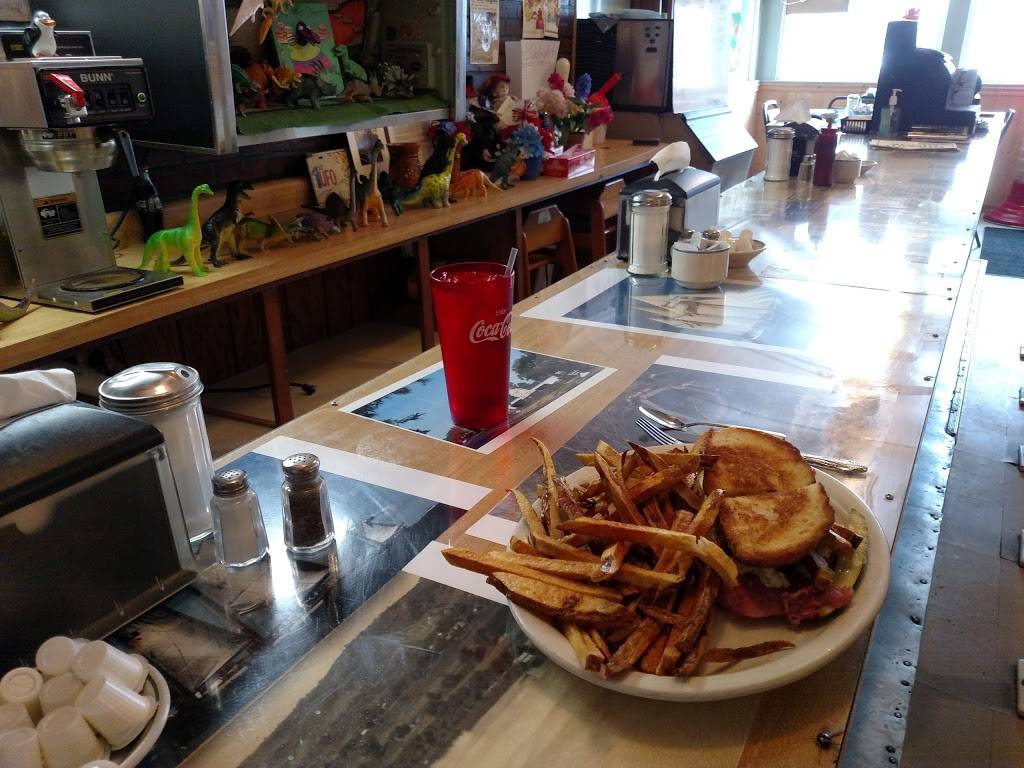 Girard Dinor | restaurant | 222 Main St W, Girard, PA 16417, USA | 8147744888 OR +1 814-774-4888