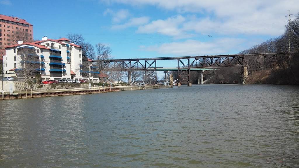 Emerald Necklace Marina | restaurant | 1500 Cleveland Metro Park Dr, Lakewood, OH 44107, USA | 2162263030 OR +1 216-226-3030