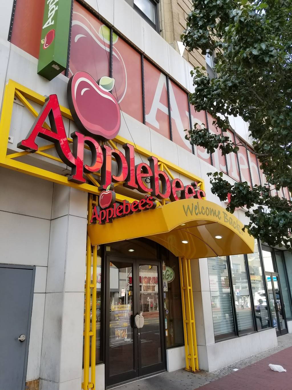 Applebees Grill + Bar | restaurant | 161-21 Jamaica Ave, Jamaica, NY 11433, USA | 3475710921 OR +1 347-571-0921