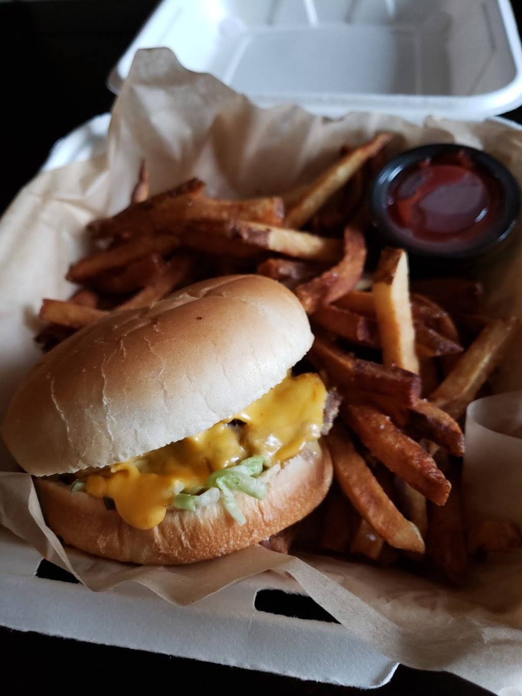 Carvers | restaurant | 435 Ionia Ave SW, Grand Rapids, MI 49503, USA | 6169802278 OR +1 616-980-2278