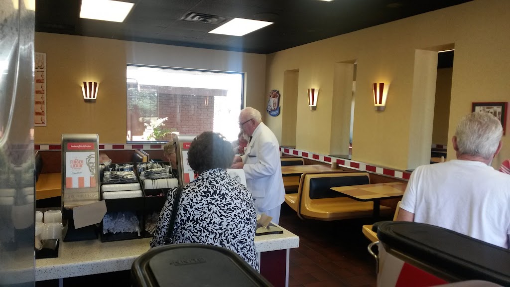 KFC | restaurant | 3125 E Frank Phillips Blvd, Bartlesville, OK 74006, USA | 9183335332 OR +1 918-333-5332