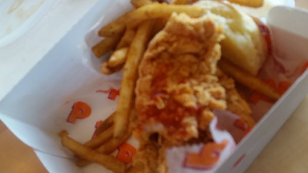 Popeyes Louisiana Kitchen | restaurant | 616 E 103rd St, Chicago, IL 60628, USA | 7734683838 OR +1 773-468-3838
