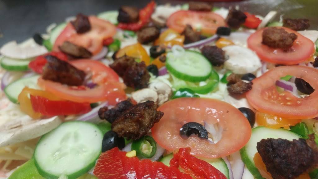 Greenhill Pizza and Wings | restaurant | 399 Greenhill Ave, Hamilton, ON L8K 6N5, Canada | 9055605051 OR +1 905-560-5051