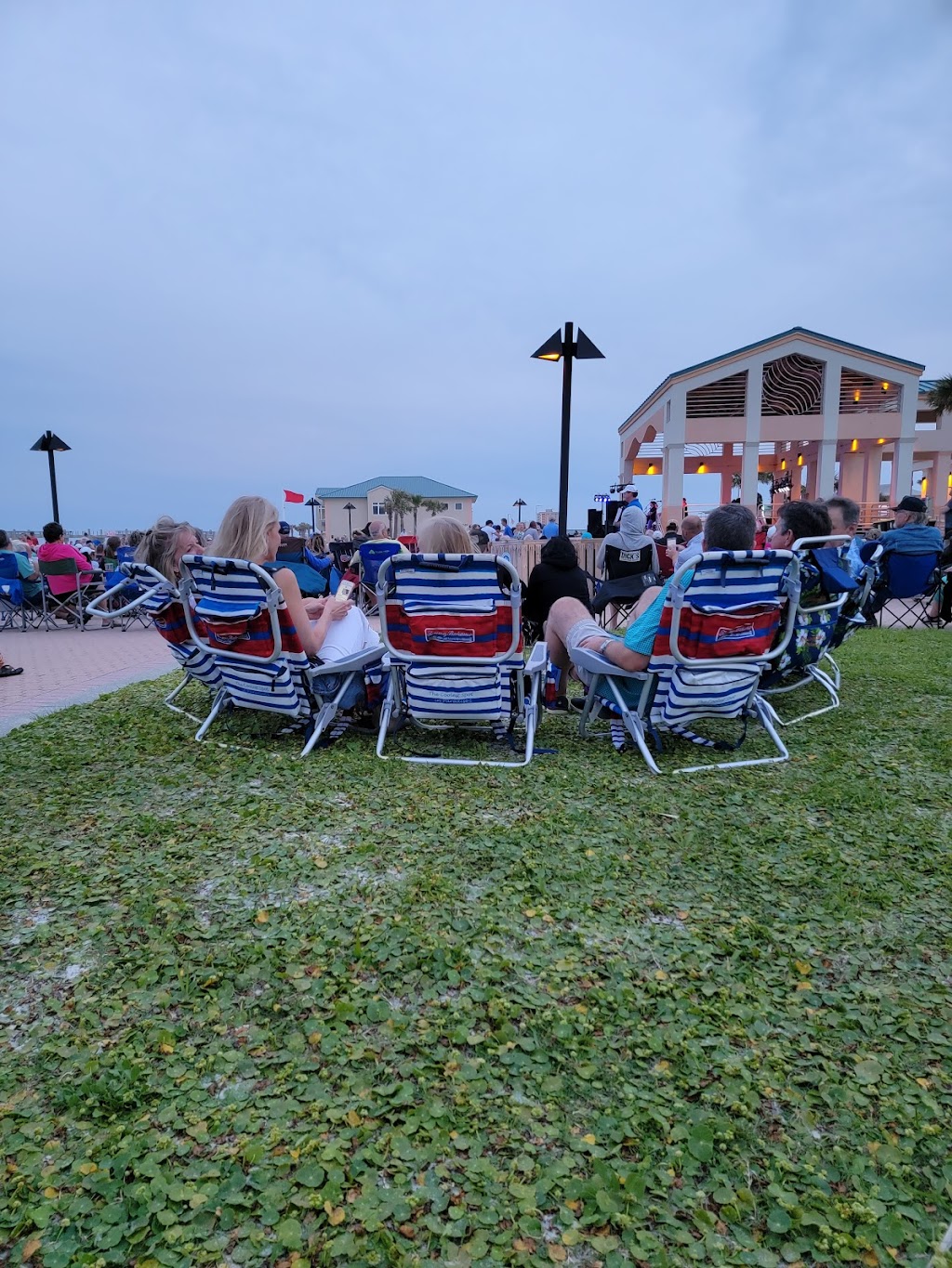 The Stand | restaurant | 3 Casino Beach Boardwalk, Pensacola Beach, FL 32561, USA | 8507339433 OR +1 850-733-9433