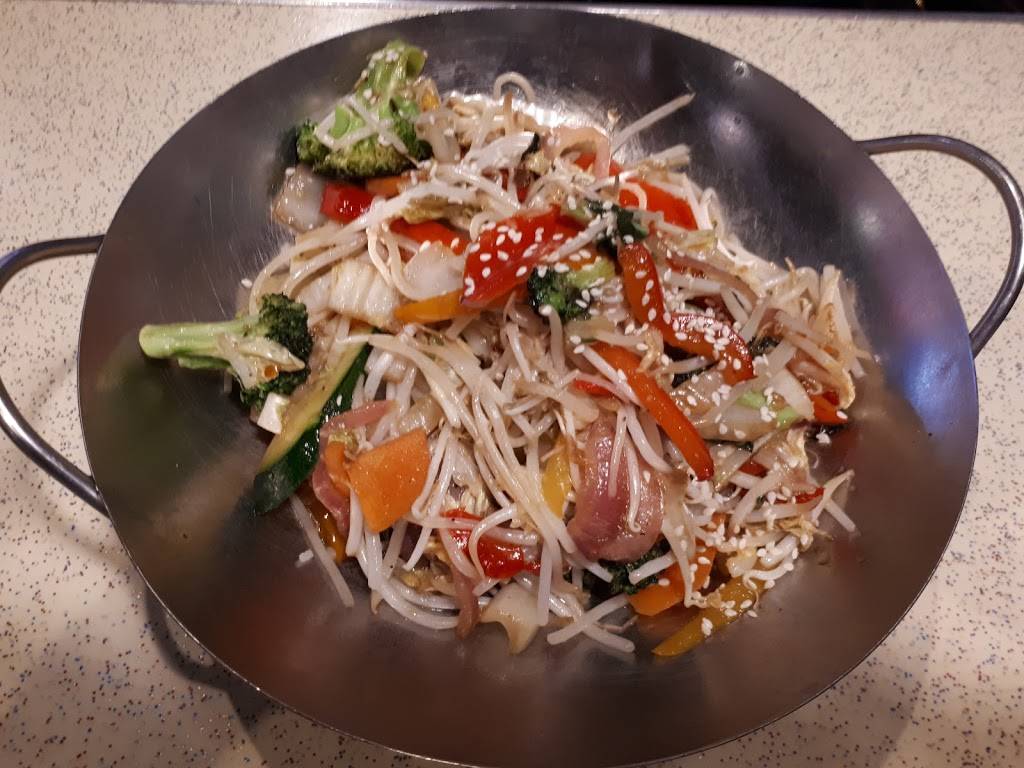 Melanie Pringles Restaurant | restaurant | 80 Thickson Rd S, Whitby, ON L1N 7T2, Canada | 9054301959 OR +1 905-430-1959