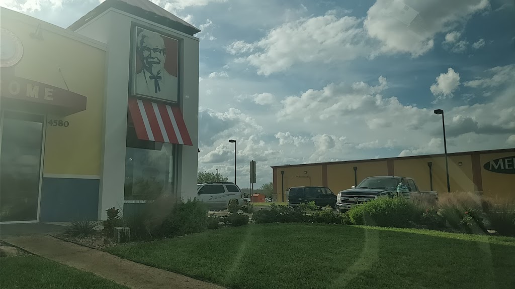 KFC | restaurant | 4580 US-83, Rio Grande City, TX 78582, USA | 9564889444 OR +1 956-488-9444