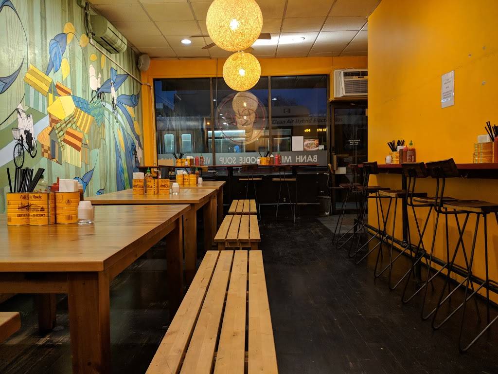 Mama Pho (on Grand St.) | meal takeaway | 580 Grand St, Brooklyn, NY 11211, USA | 7185995015 OR +1 718-599-5015