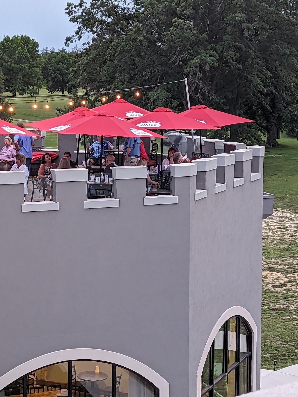 Stonewater Restaurant at Castle Ridge | restaurant | 1 Castle Ridge Ln, Centralia, IL 62801, USA | 6183526067 OR +1 618-352-6067