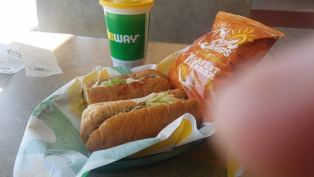 Subway | restaurant | 21415 TN-22, Wildersville, TN 38388, USA | 7319673552 OR +1 731-967-3552