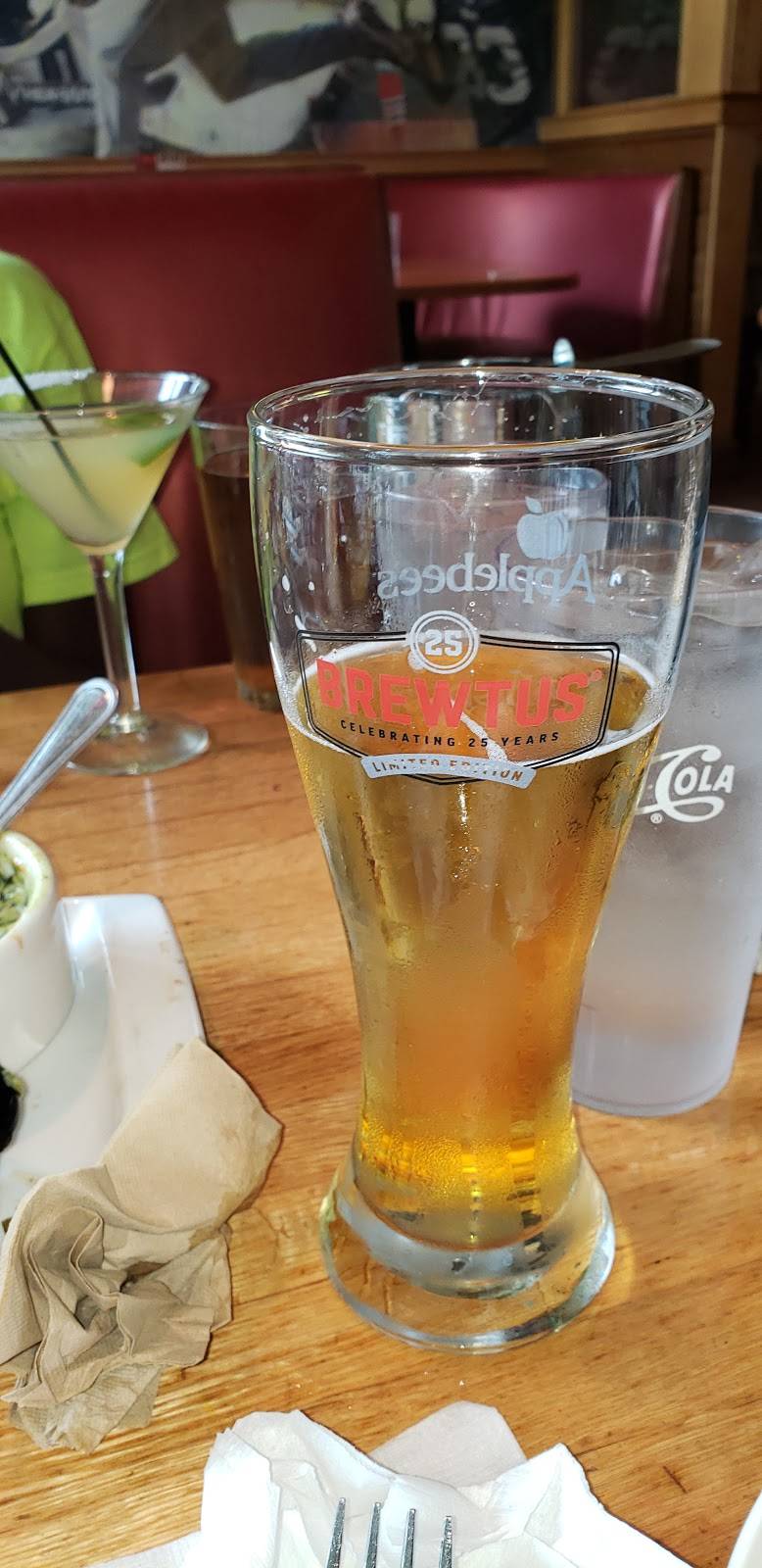 Applebees Grill + Bar | restaurant | 4550 Forest Park Ave, St. Louis, MO 63108, USA | 3144546636 OR +1 314-454-6636