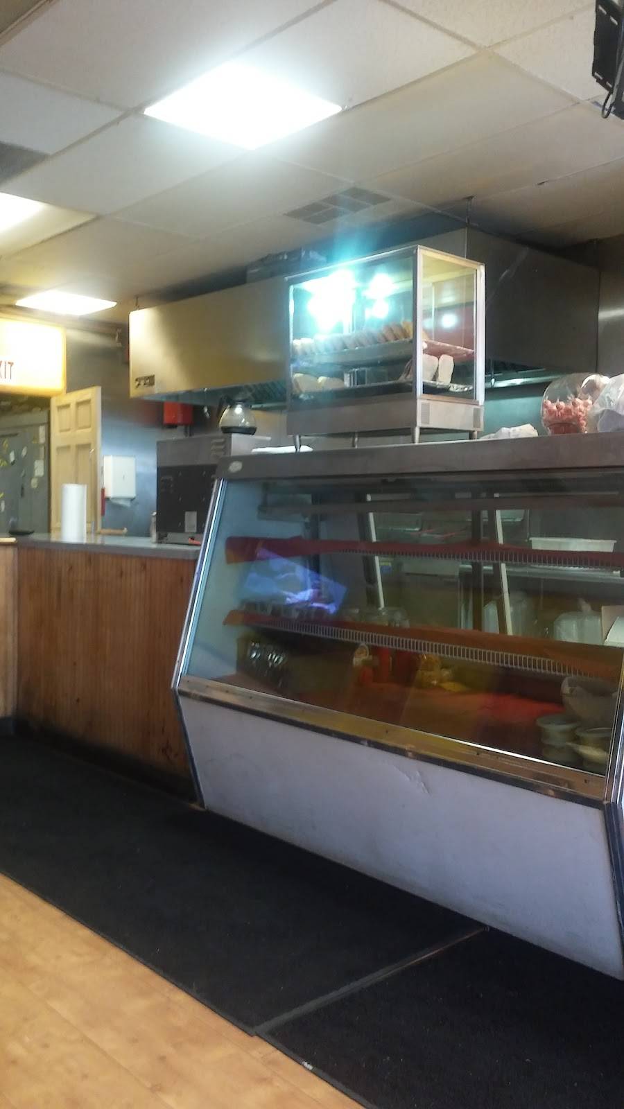 Berties West Indian & American Restaurant | restaurant | 928 N Main St, Waterbury, CT 06704, USA | 2037574330 OR +1 203-757-4330