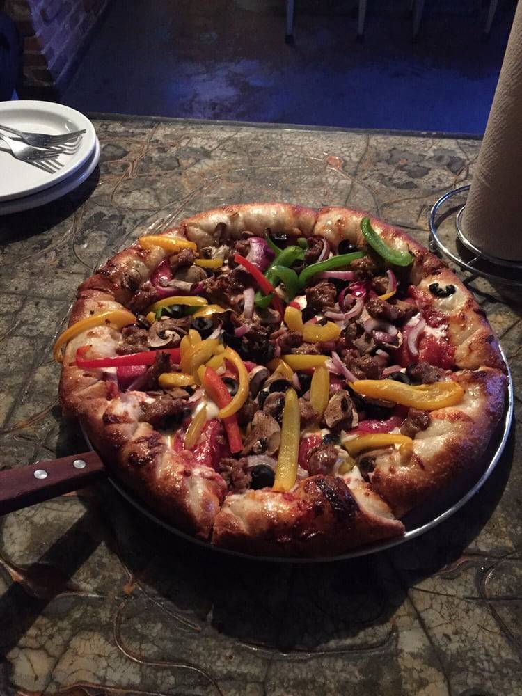 Blind Onion Pizza & Pub | restaurant | 3345 NE Broadway St, Portland, OR 97232, USA | 5032842825 OR +1 503-284-2825