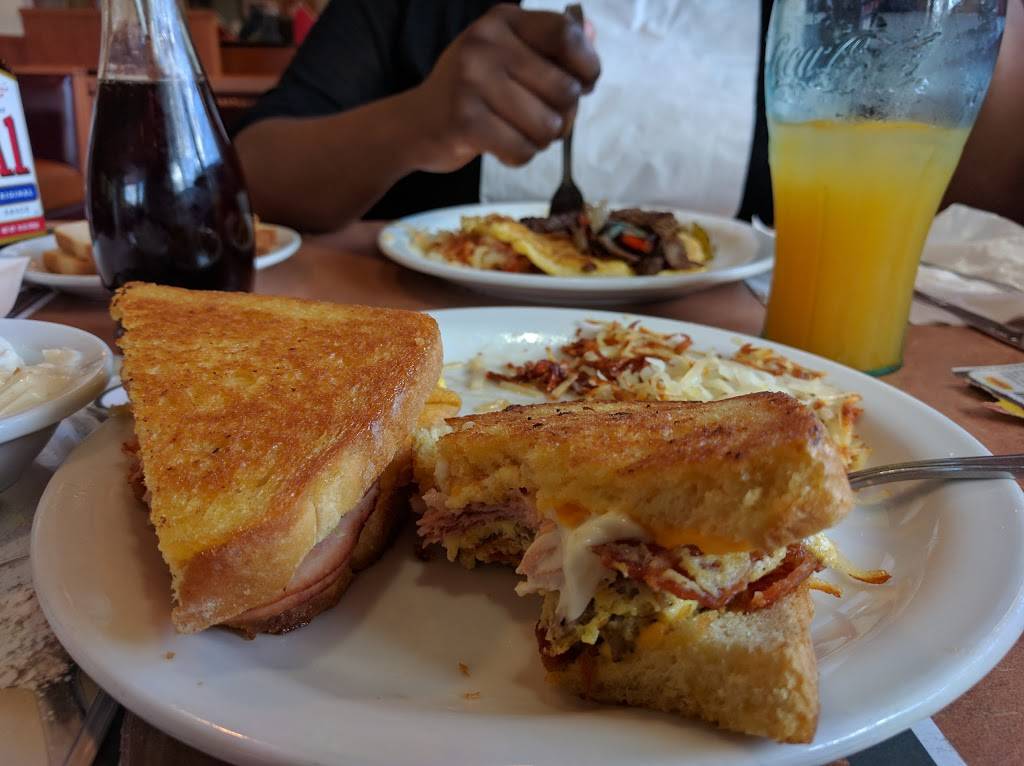 Dennys | restaurant | 7822 W Capitol Dr, Milwaukee, WI 53222, USA | 4143930856 OR +1 414-393-0856