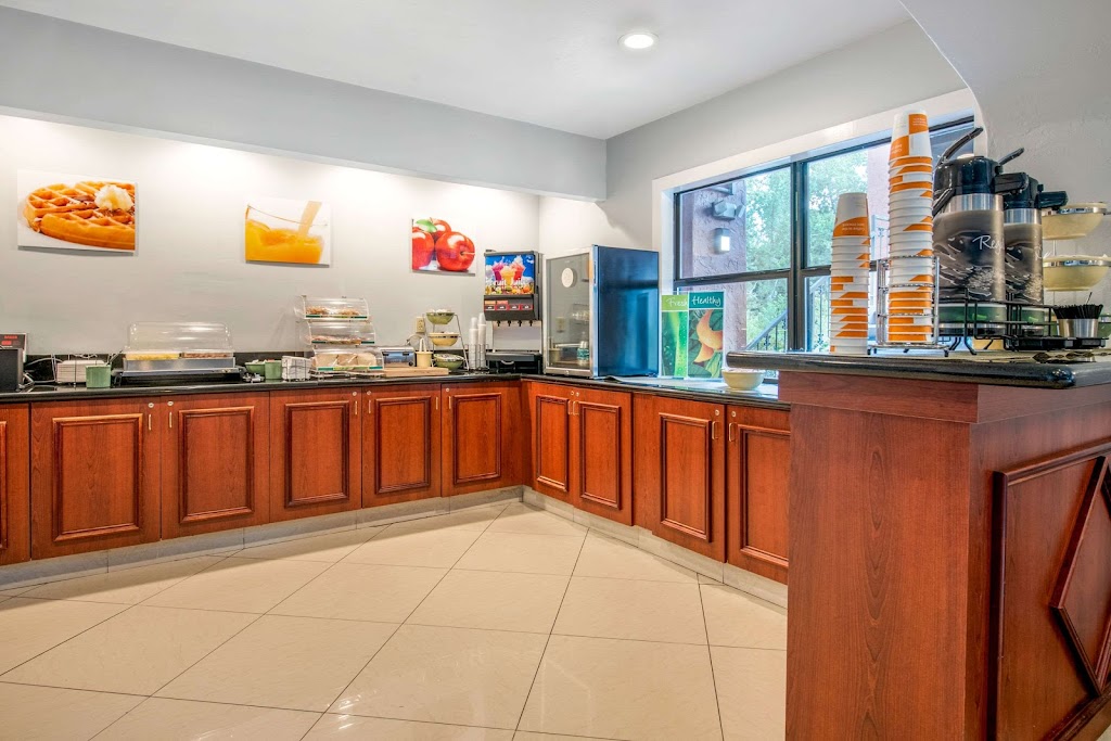 Quality Inn & Suites | restaurant | 8333 Dix Ellis Trail, Jacksonville, FL 32256, USA | 9045169245 OR +1 904-516-9245