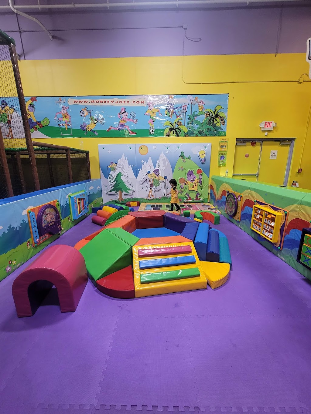 Monkey Joes - Winter Park | restaurant | 5471 Lake Howell Rd, Winter Park, FL 32792, USA | 4074784000 OR +1 407-478-4000