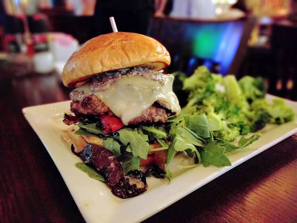 Champps | restaurant | 855 W John Carpenter Fwy, Irving, TX 75039, USA | 9723730333 OR +1 972-373-0333