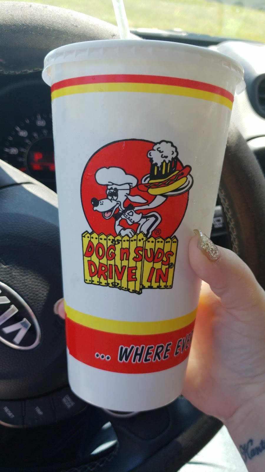 Dog n Suds | restaurant | 2050 N Ridge Rd, Elyria, OH 44035, USA | 4403243636 OR +1 440-324-3636