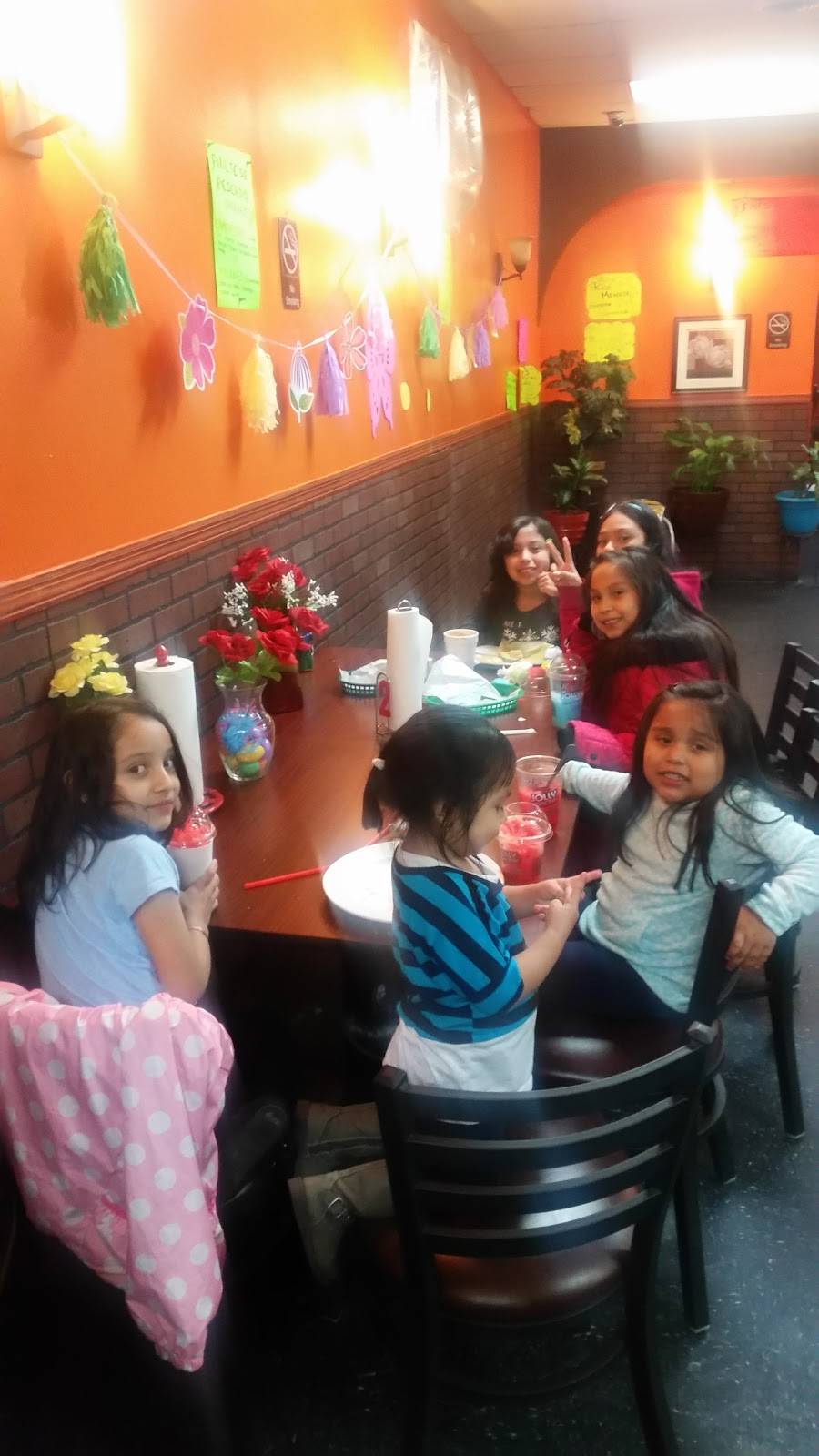 Manolos Tamales | restaurant | 2455 S Kedzie Ave, Chicago, IL 60623, USA | 7738231071 OR +1 773-823-1071