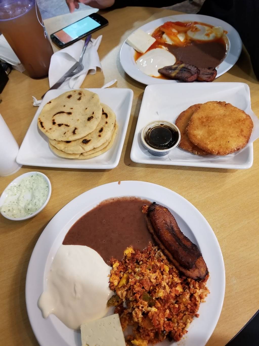 La Familia Restaurant And Pupuseria | restaurant | Yorkshire Plaza, 16427 W Little York Rd, Houston, TX 77084, USA | 8326747757 OR +1 832-674-7757