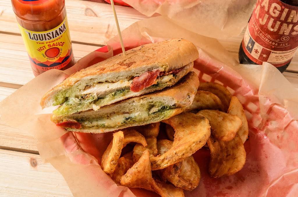 Mandezs Seafood Bar & Grill | restaurant | 110 Doucet Rd, Lafayette, LA 70503, USA | 3377693917 OR +1 337-769-3917