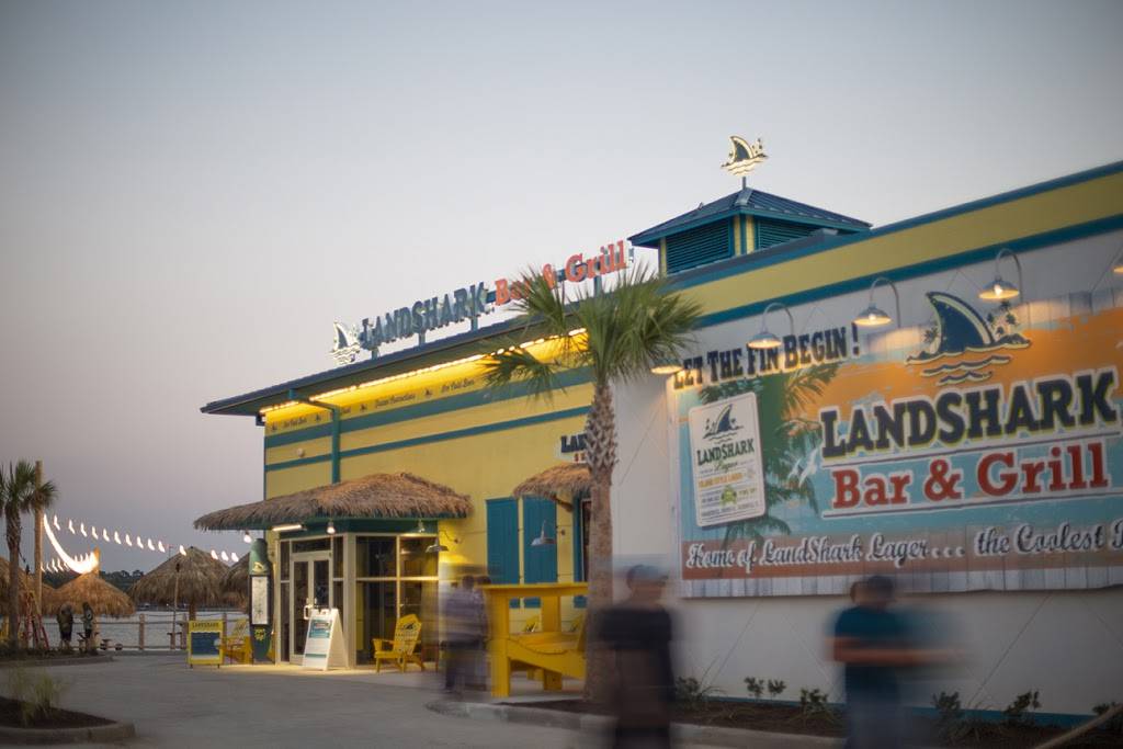 LandShark Bar & Grill | restaurant | 600 Margaritaville, Park Way, Montgomery, TX 77356, USA | 9364483000 OR +1 936-448-3000