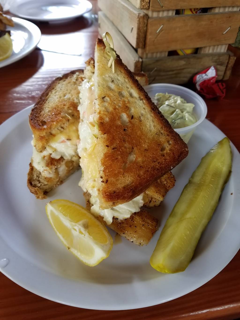 Brutus Restaurant & Seafood Market | restaurant | 6950 Overseas Hwy, Marathon, FL 33050, USA | 3057439181 OR +1 305-743-9181