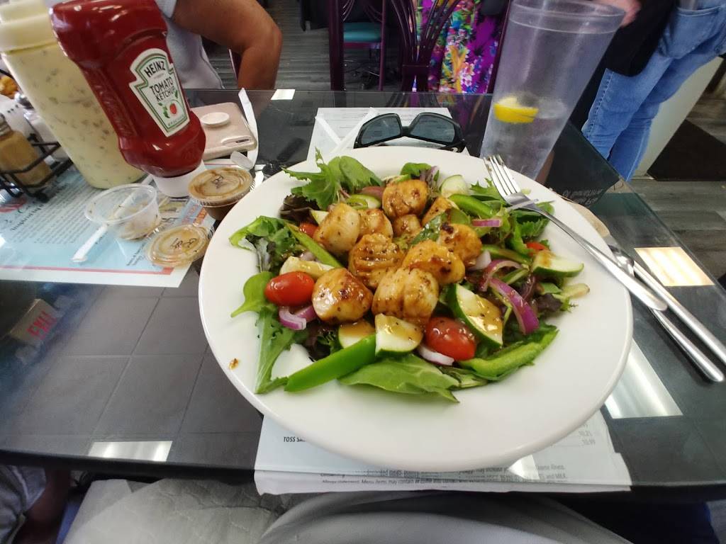 Rae Rae’s Restaurant | restaurant | Central Park Plaza 2468 Hwy 441, 27, Fruitland Park, FL 34731, USA | 3523231595 OR +1 352-323-1595