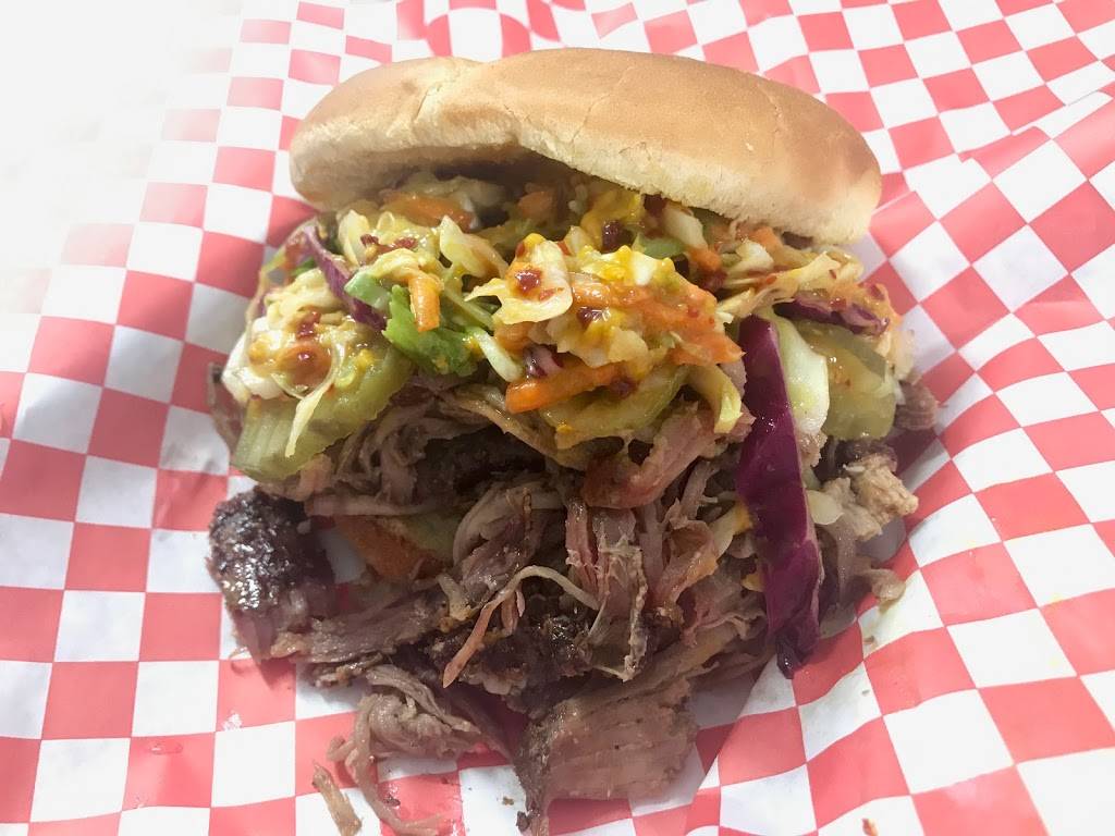 Hound Dog BBQ | restaurant | 1320 SE Water Ave, Portland, OR 97214, USA | 5035932828 OR +1 503-593-2828