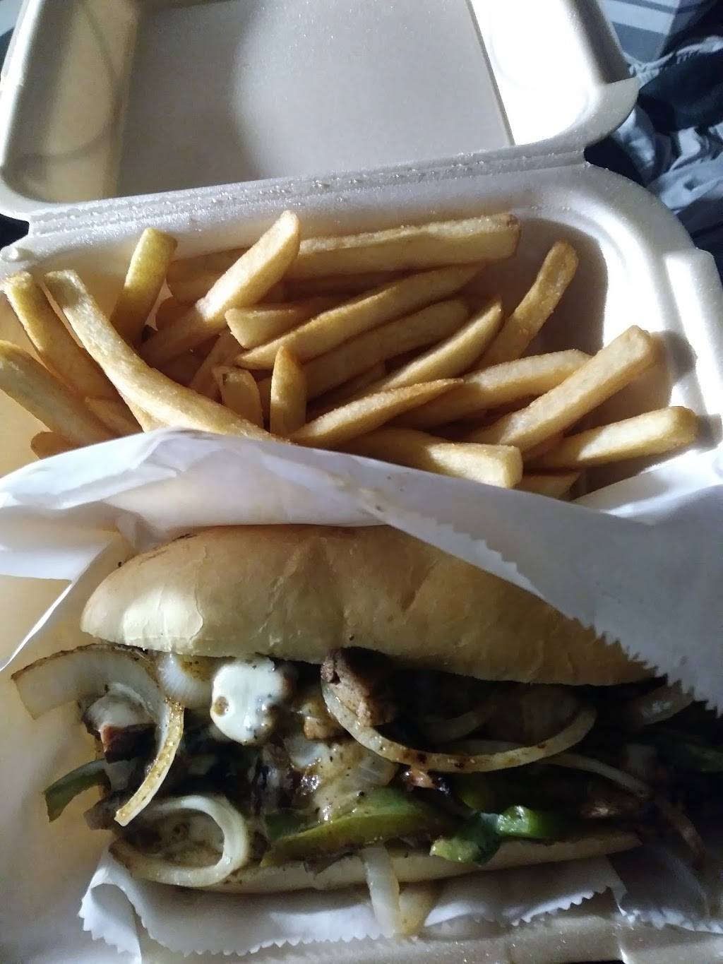 Greggs Bar & Grill | restaurant | 4400 N Broadway, St. Louis, MO 63147, USA | 3144211152 OR +1 314-421-1152