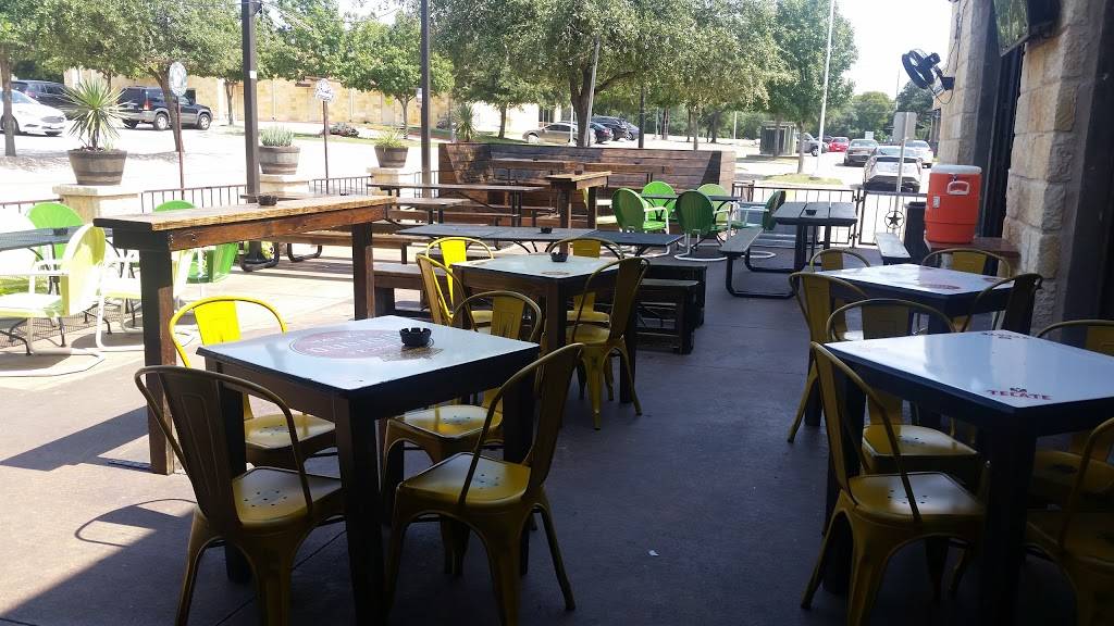 Little Woodrows Parmer Bar & Grill | restaurant | 6301 W Parmer Ln, Austin, TX 78729, USA | 5129182337 OR +1 512-918-2337