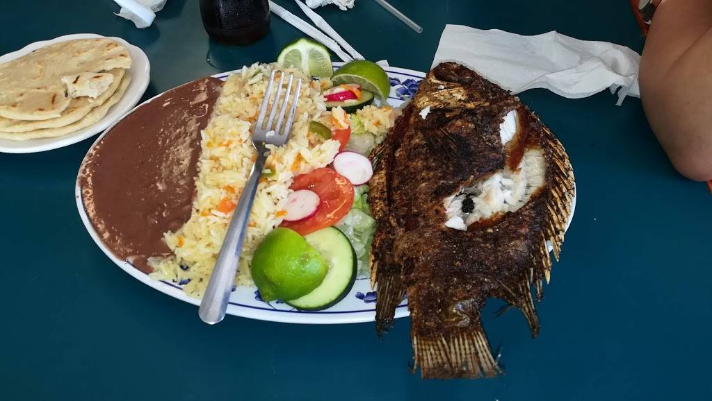 La Salvadoreña | restaurant | 1702 Vinton St, Omaha, NE 68108, USA | 4025022528 OR +1 402-502-2528