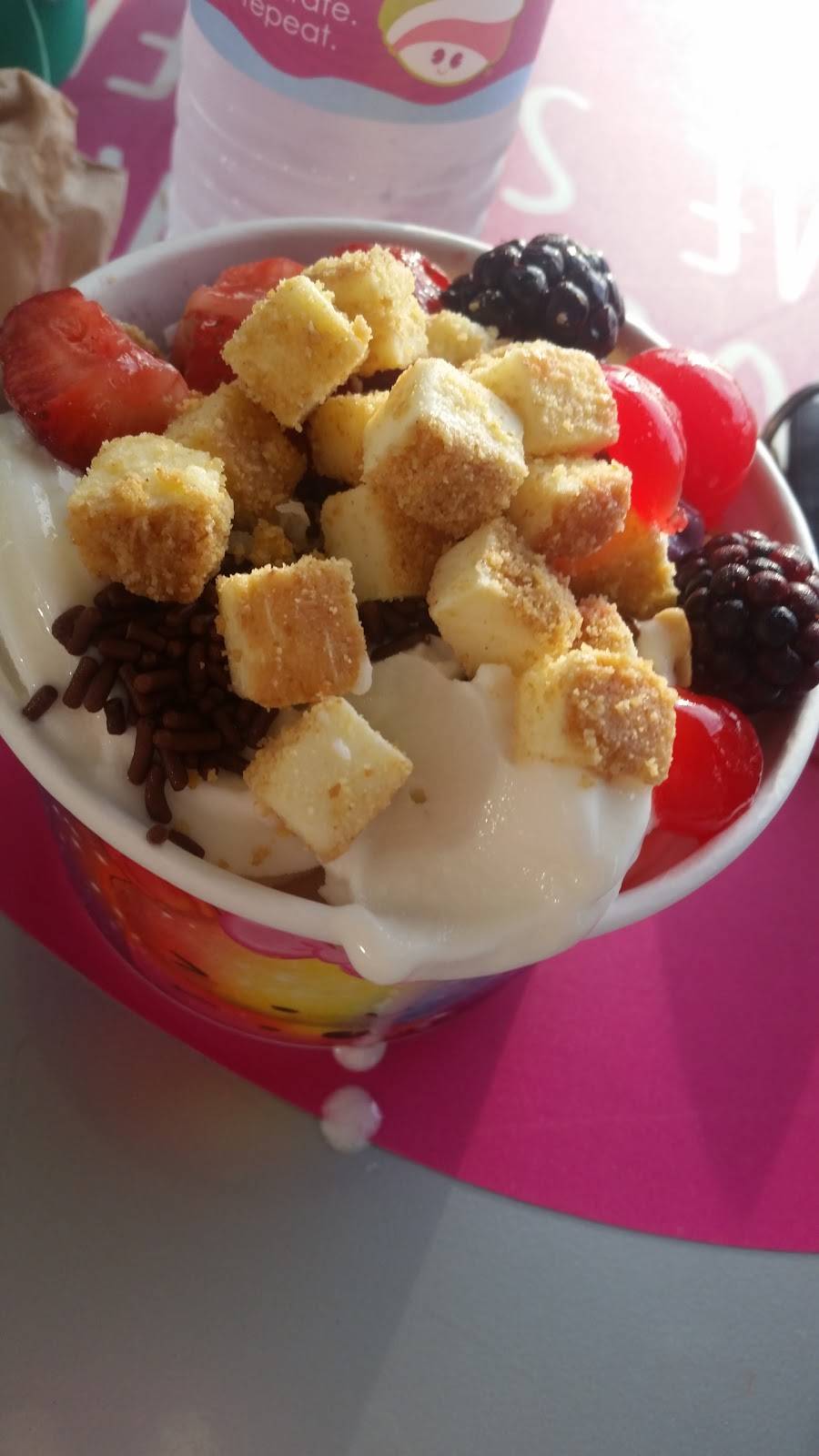 Menchies Frozen Yogurt | bakery | 301 W Parkwood Ave, Friendswood, TX 77546, USA | 2814822806 OR +1 281-482-2806