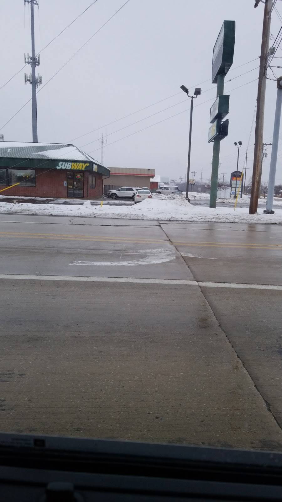 Subway | restaurant | 1420 Airport Rd, Bloomington, IL 61701, USA | 3096643900 OR +1 309-664-3900