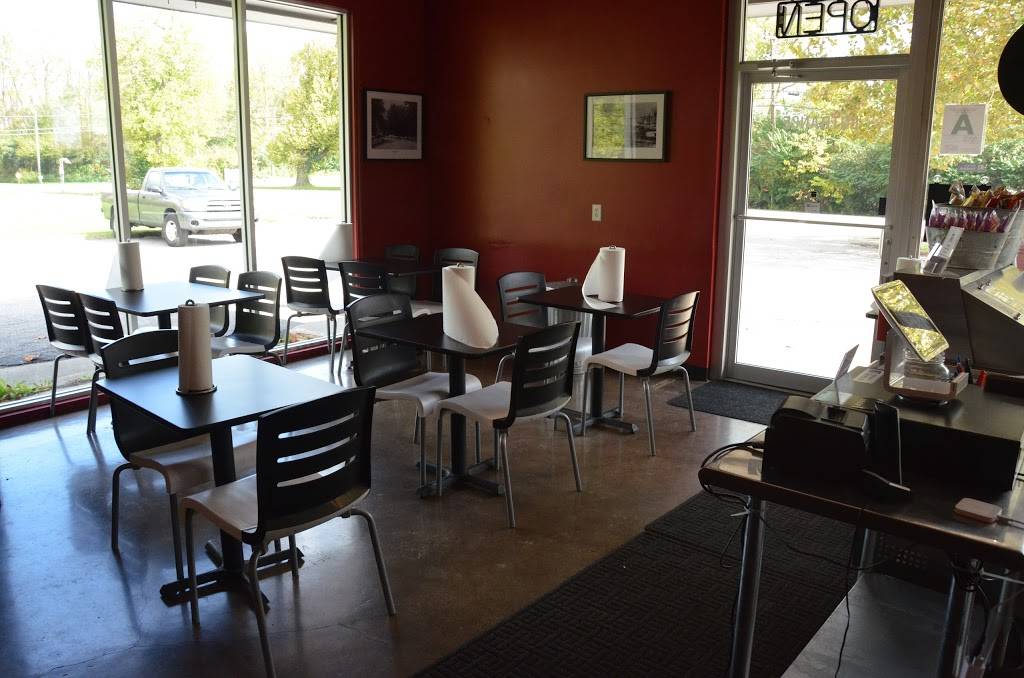 River Road BBQ | restaurant | 3017 River Rd, Louisville, KY 40207, USA | 5025927065 OR +1 502-592-7065