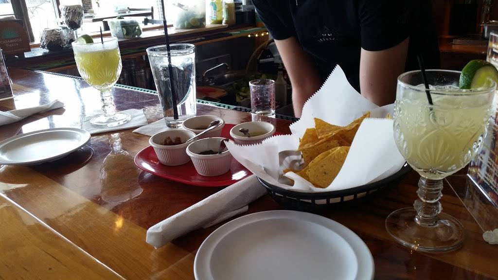 Mixteca | restaurant | 1390 S Eastwood Dr # B, Woodstock, IL 60098, USA | 8153348460 OR +1 815-334-8460