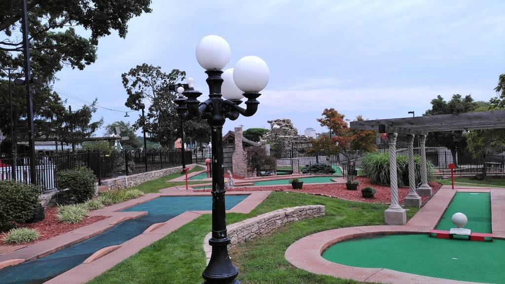 Cool Crest Family Fun Center | restaurant | 10735 E US-40, Independence, MO 64055, USA | 8163580088 OR +1 816-358-0088