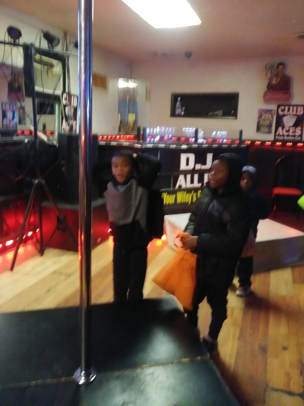 Club Aces | restaurant | 2027 Nicholas Rd, Dayton, OH 45417, USA | 9372686028 OR +1 937-268-6028