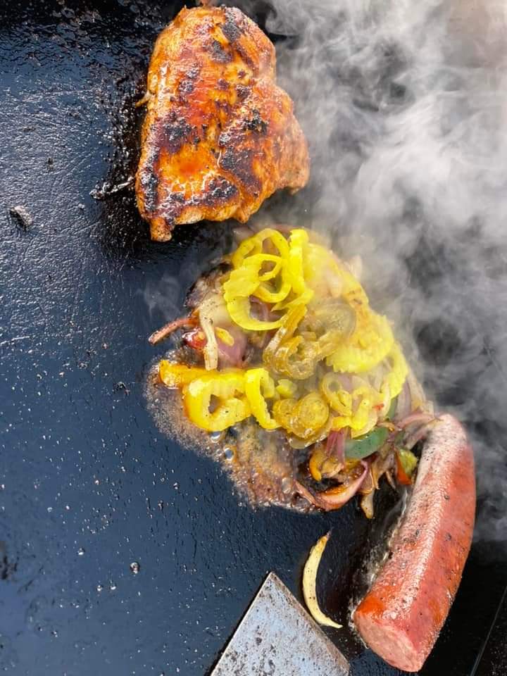 Freeneys All Dogs Go To Heaven | meal takeaway | 6557 Leona St, Jacksonville, FL 32219, USA | 9043622368 OR +1 904-362-2368