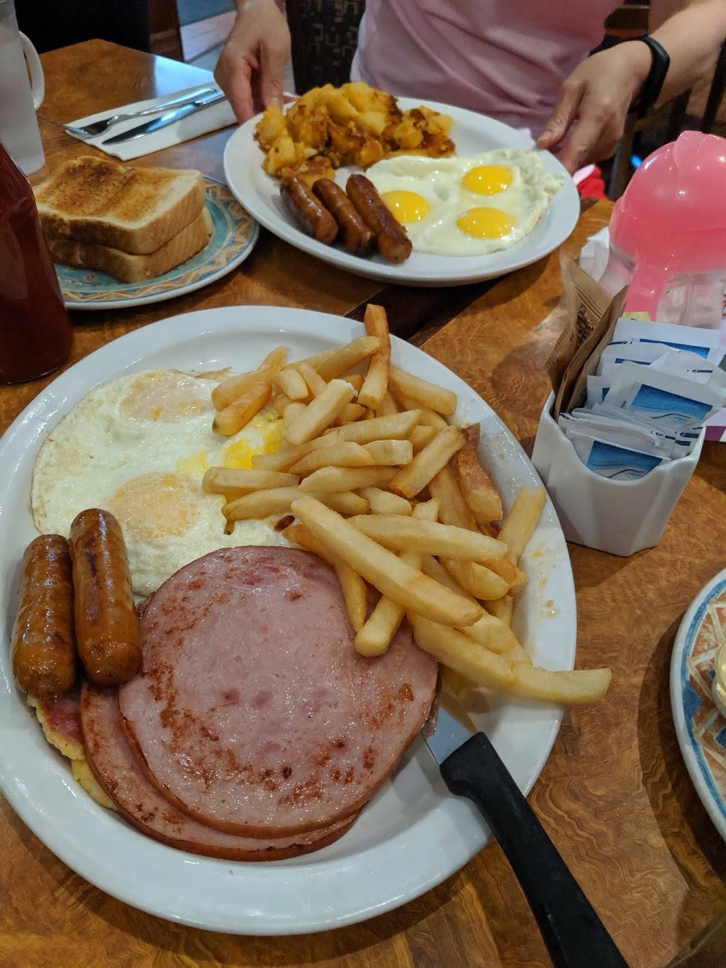 Valley Fields Restaurant | restaurant | 1200 Lawrence Ave E, North York, ON M3A 1C3, Canada | 4164430616 OR +1 416-443-0616